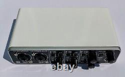 Behringer U-PHORIA UMC204HD 2 x 4, 24-Bit / 192 kHz USB Audio / MIDI (WHITE)